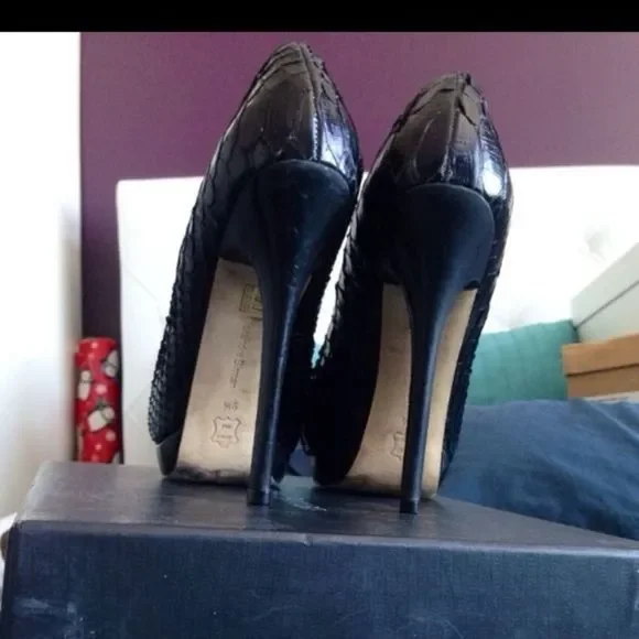 Alexandre Birman classic snake skin heel